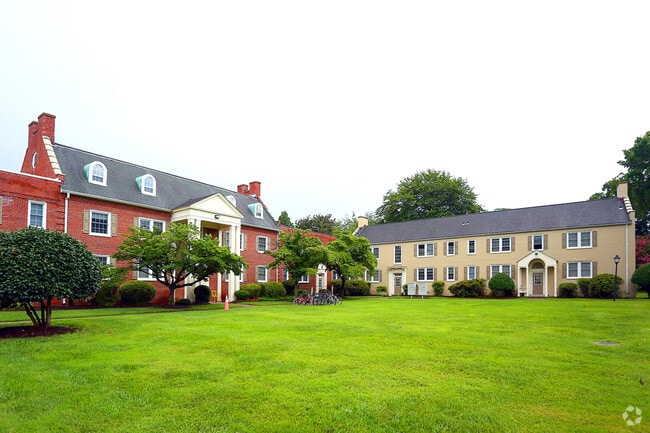 Photo - Larchmont Apartments