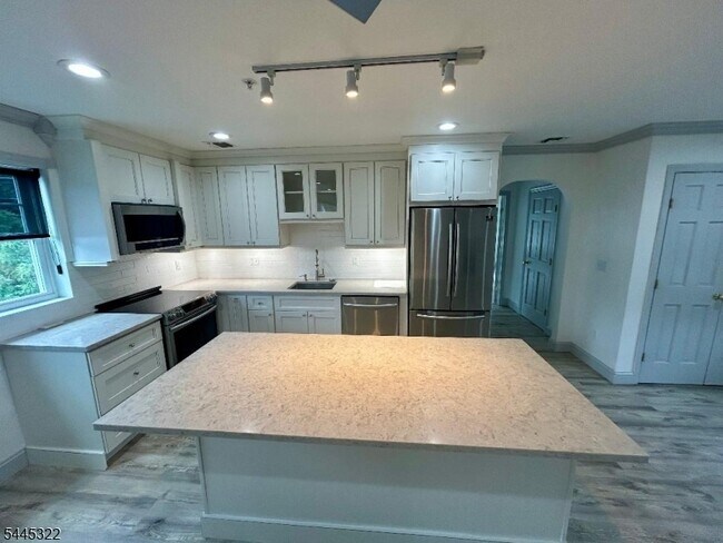 633 Valley Rd Unidad A