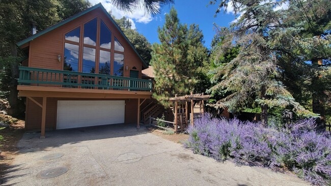 Building Photo - Spacious Mountain Retreat with Garage, Deck & Trail Access