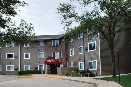 Beadle Plaza Apartments - Beadle Plaza Apartments