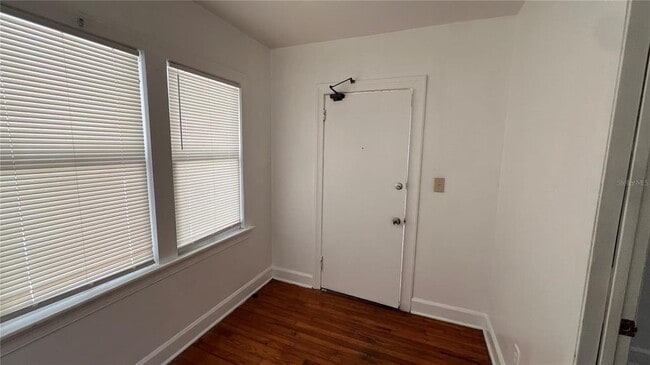 Photo - 735 Grove St N