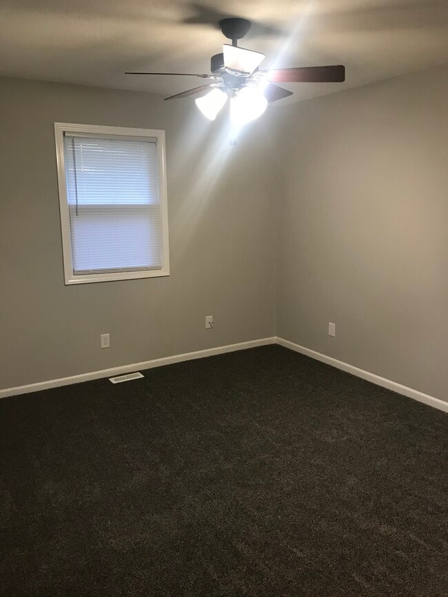 Master Bedroom - 315 Lakeland Dr