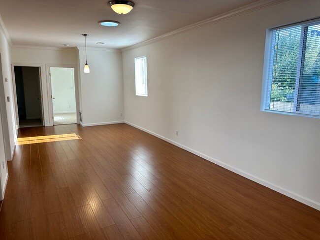 Photo - Large home near berkekey bowl