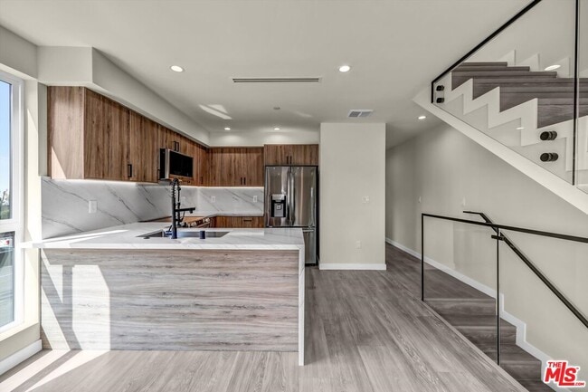 Photo - 1305 N Sycamore Ave Unit 1305