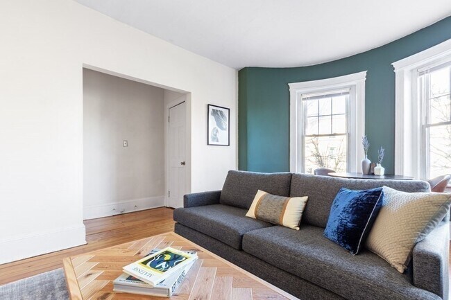 Photo - 672 Washington St