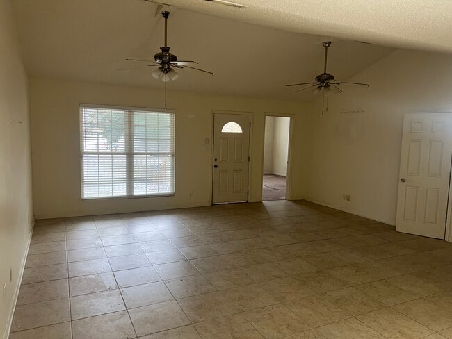 Photo - 5 Rivermist Ln