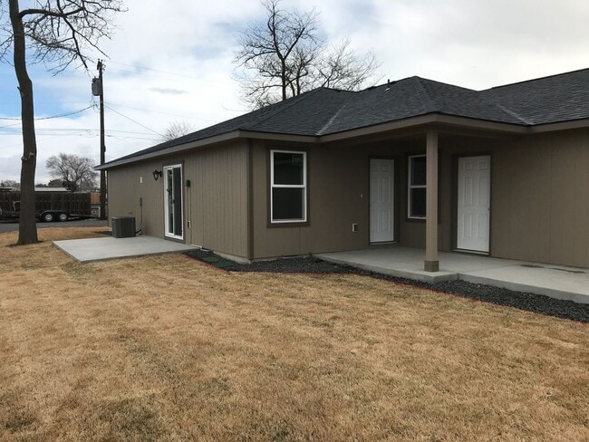 Photo - Newer Construction Duplex!!