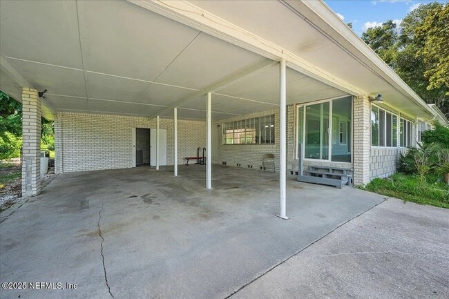 Photo - 460 S US Highway 17