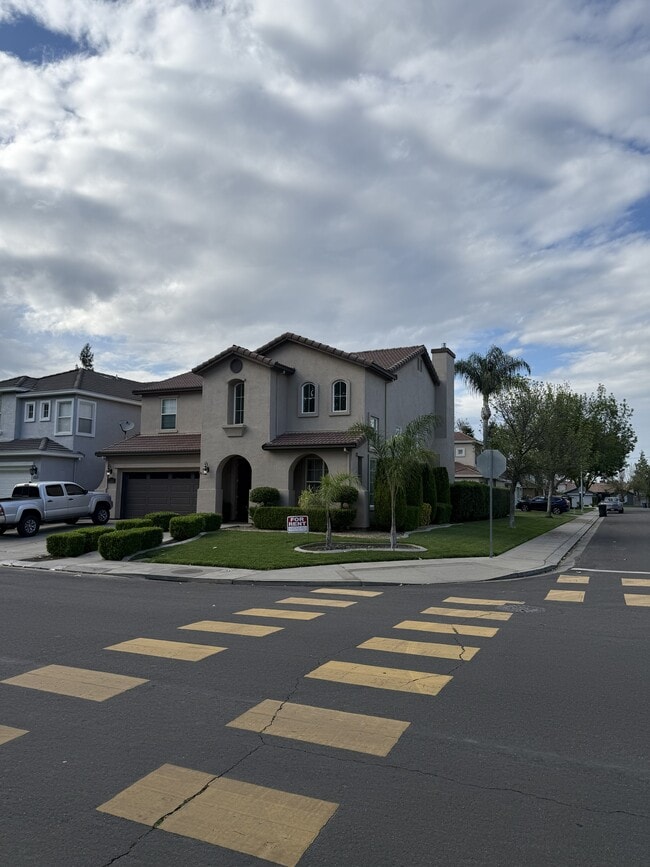 Building Photo - Warm Springs