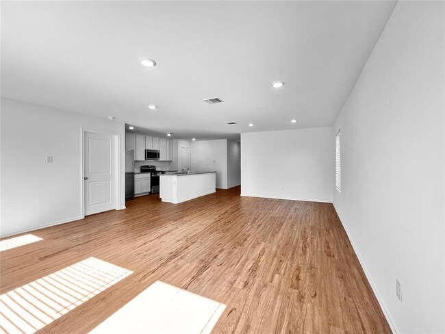 Photo - 2004 Alpine Bch Ln