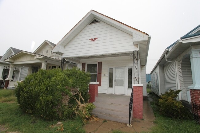 Building Photo - Beautiful 2 Bedroom, 1 Bath House with W/D Hookups