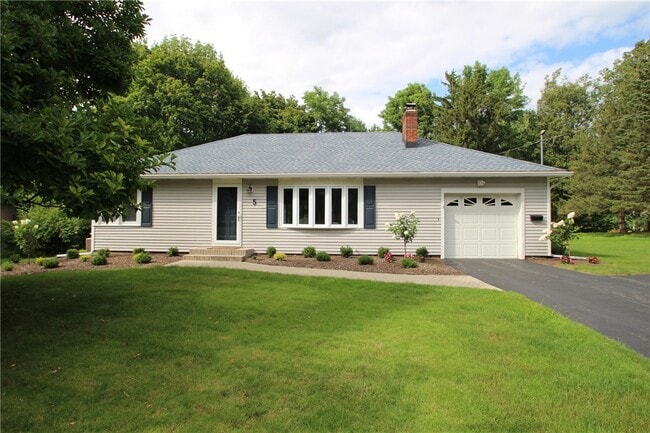 Photo - 5 Spruce Ln