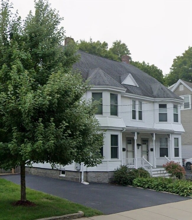 Building Photo - 44 Pond St