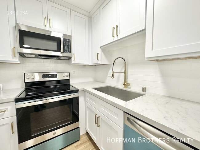Photo - 5111 Harold Way Unidad 302