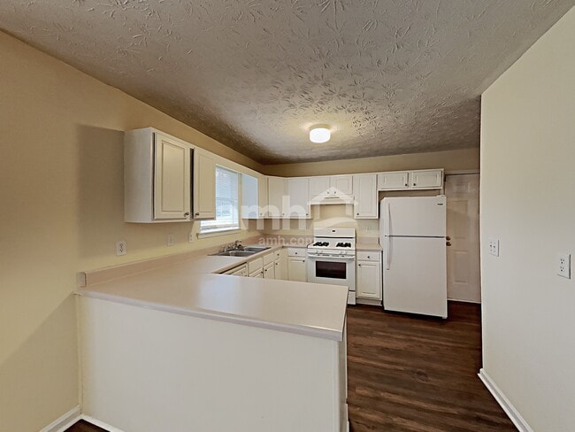 Photo - 300 Carriage Lake Ln