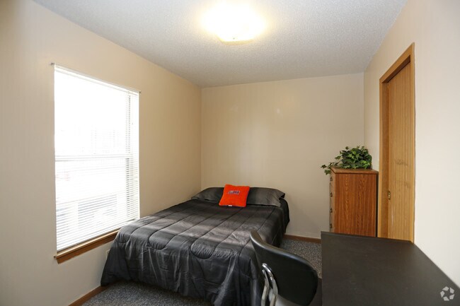 2BR, 1BA - 634SF - Bedroom 2 - Smith Apartments @ 1004 South Locust