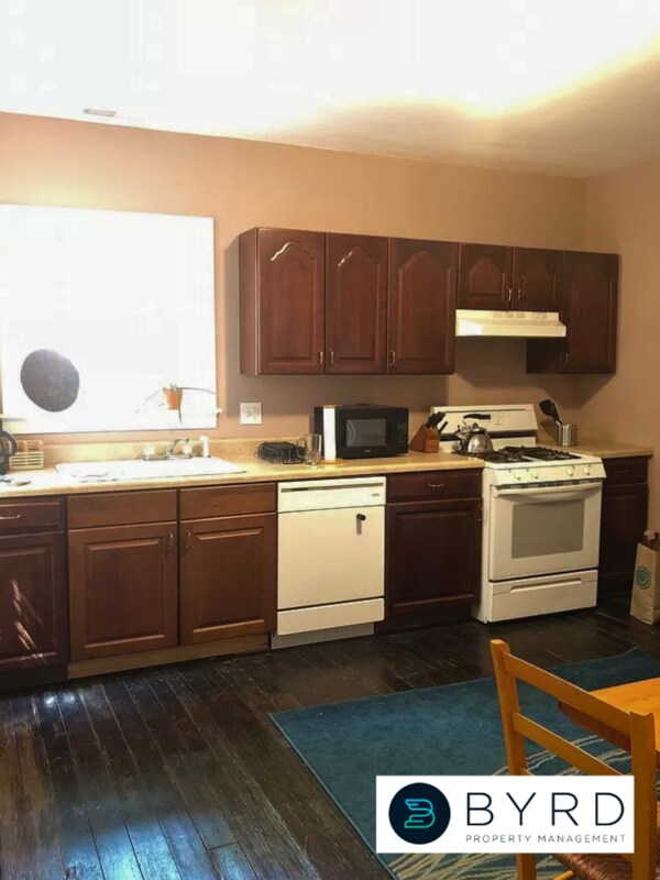 Photo - 311 W Marshall St