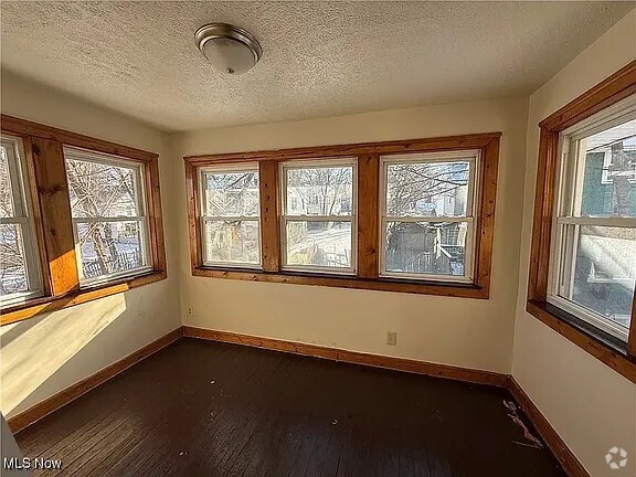 Building Photo - 1022 Fairbanks Pl Rental