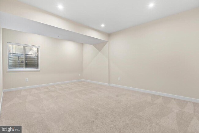 Photo - 6056 Murray Terrace