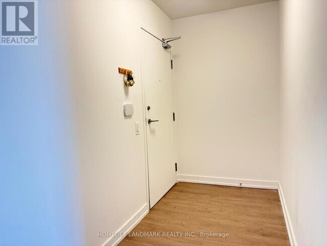 Photo - 19 Singer Ct Unité 1721