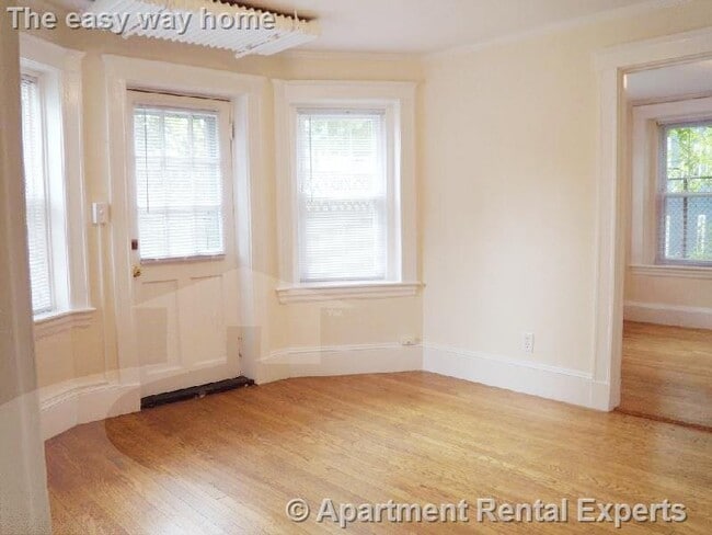 Building Photo - 156-158 Summer St Unit #B3