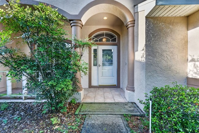 Photo - Available NOW - 3/2 Split Plan Home in Eustis with large Florida Rm!