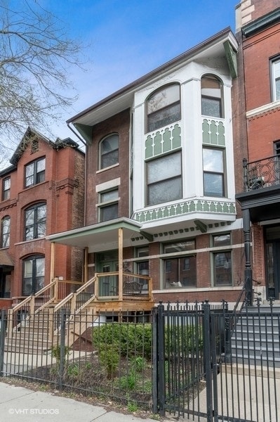 Building Photo - 844 W Fullerton Ave Unit 1 Rental