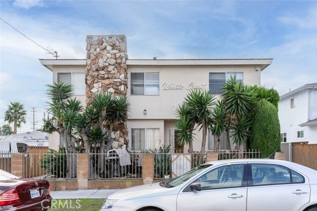 Building Photo - 4012 W 133rd St Unit 8