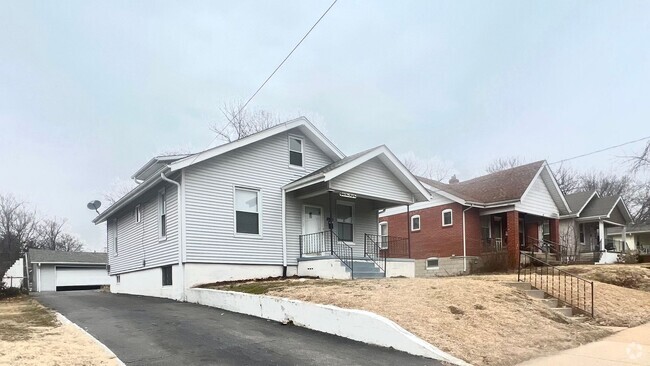 Building Photo - Charming 2-Bedroom Home in Overland With A...