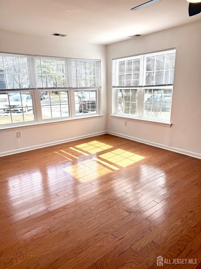 Photo - 202 Pennsylvania Way