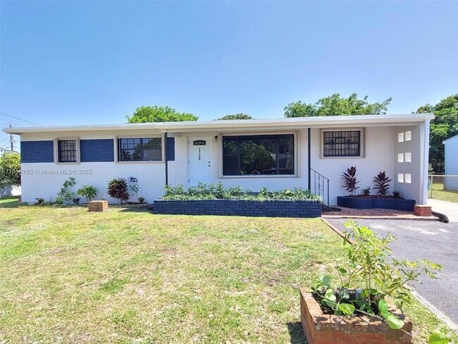 Building Photo - 1720 NW 180th Terrace Unit Back Rental