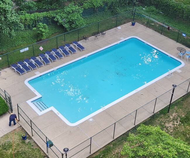 2059 Huntington Ave Unit 503