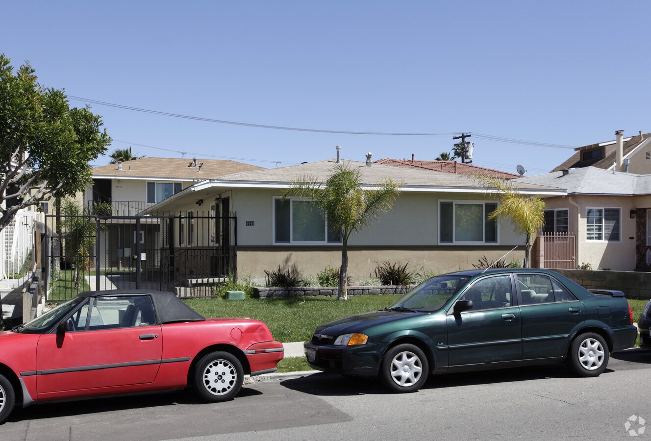 Photo - 4449-4451 Winona Ave