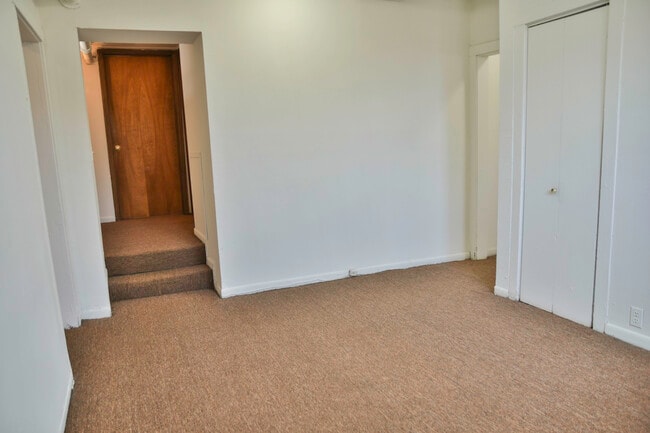 Photo - 3024 N Halsted St Unidad GA