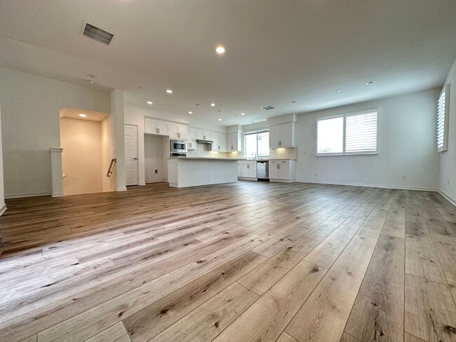 Photo - 4 Bedroom home for leasing in Irvine