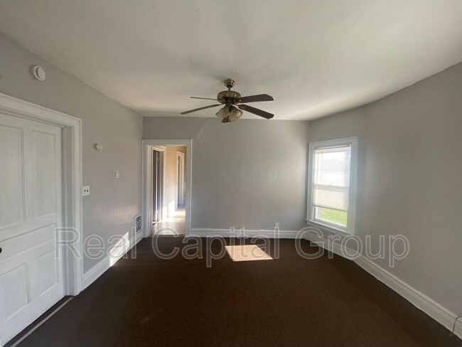 Photo - 408 Woodlawn Ave Unit 2