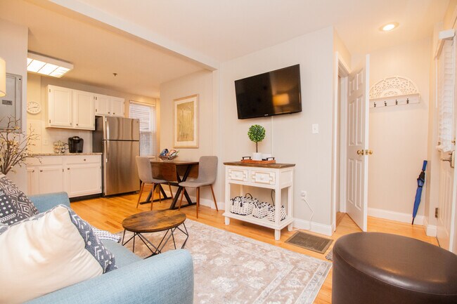 Building Photo - 23 Jay St Unit B Rental