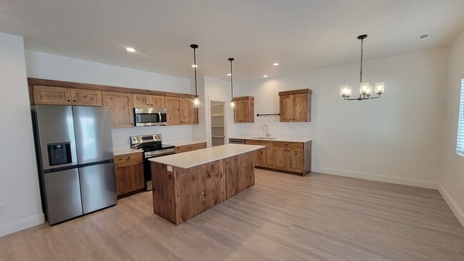 Photo - 2112 Redfox Way