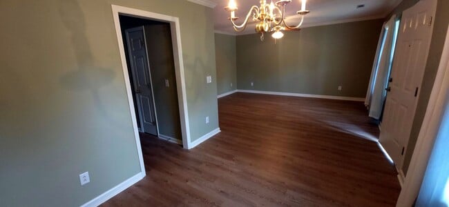 Photo - 137 Westmont Dr