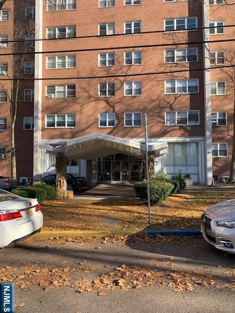 Building Photo - 39 E 39th St Unit 4O-4O Rental