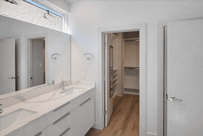 Building Photo - 4413 Santorini Ln