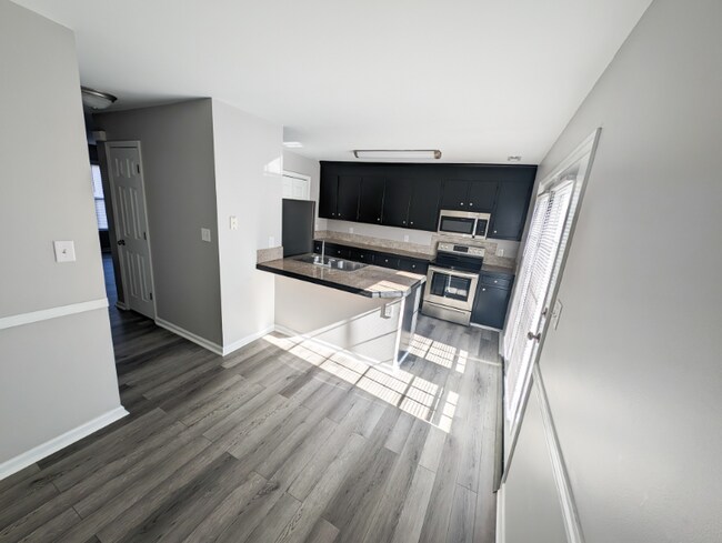 Photo - 630 S Main St