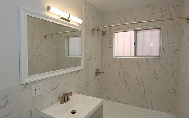 Photo - 10227 S 10th Ave Unidad #3