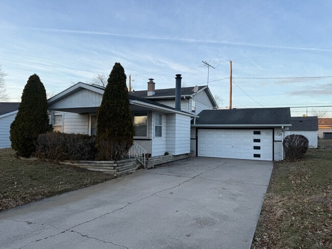 Photo - 3415 Collegiate Ct