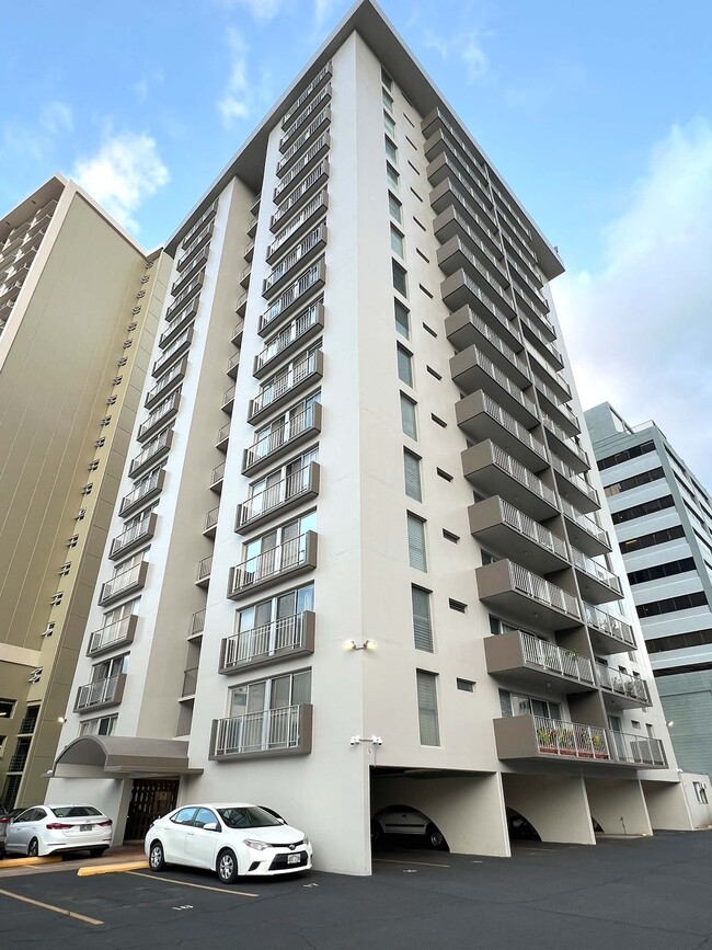 Building Photo - 731 Amana St