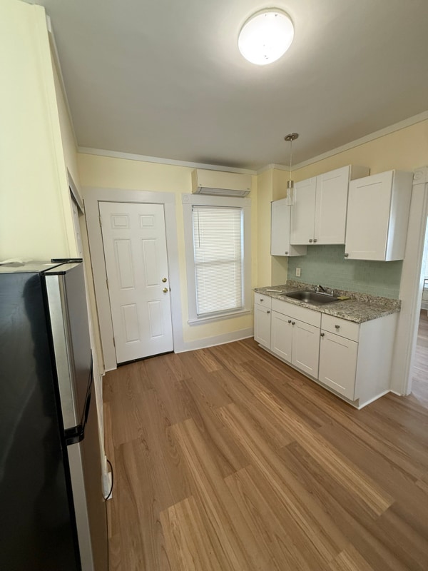 Building Photo - 7 Home St Unit Apartment 2R