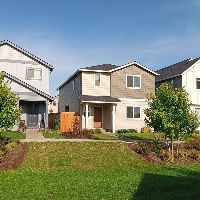 Photo - Beautiful Modern Home in Woodburn is Ready For You!!