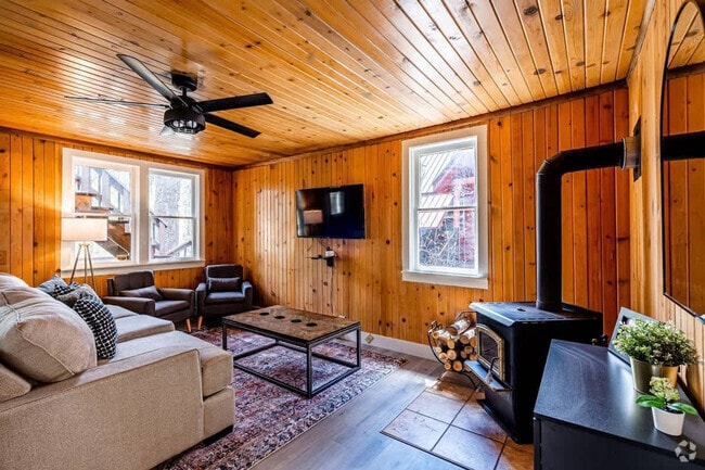Building Photo - 1006 Yew Wood St Unit ID1250611P Rental