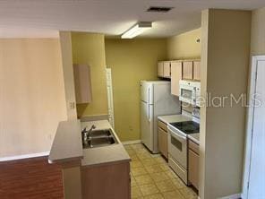 Photo - 5483 Vineland Rd Unit 10310