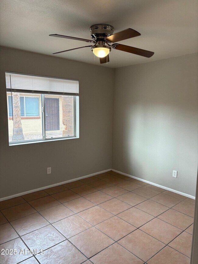 Photo - 909 S Priest Dr Unidad 10